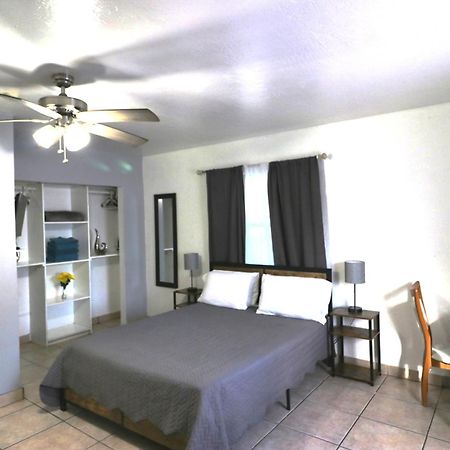 Hallandale Beach Motel With Free Parking And Full Kitchen ! No Extra Fees! Accepting Cash! Екстер'єр фото