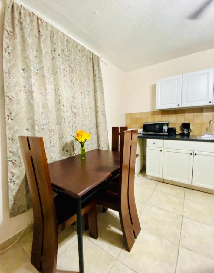 Hallandale Beach Motel With Free Parking And Full Kitchen ! No Extra Fees! Accepting Cash! Екстер'єр фото