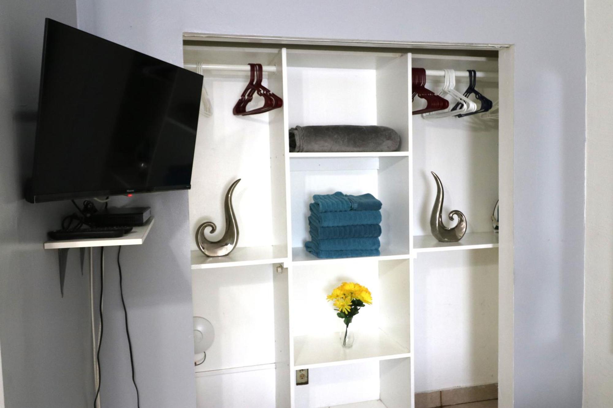 Hallandale Beach Motel With Free Parking And Full Kitchen ! No Extra Fees! Accepting Cash! Екстер'єр фото