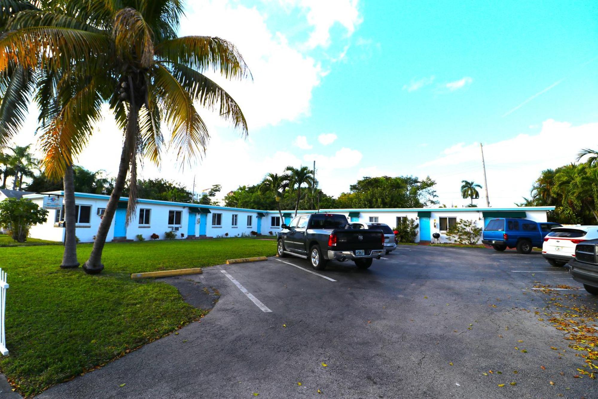Hallandale Beach Motel With Free Parking And Full Kitchen ! No Extra Fees! Accepting Cash! Екстер'єр фото